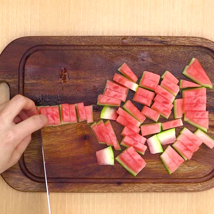 簡単！ スイカの皮のお漬物のレシピ動画・作り方 | デリッシュキッチン