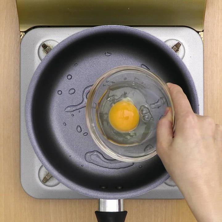 簡単！ 目玉焼きの両面焼きのレシピ動画・作り方 | デリッシュキッチン
