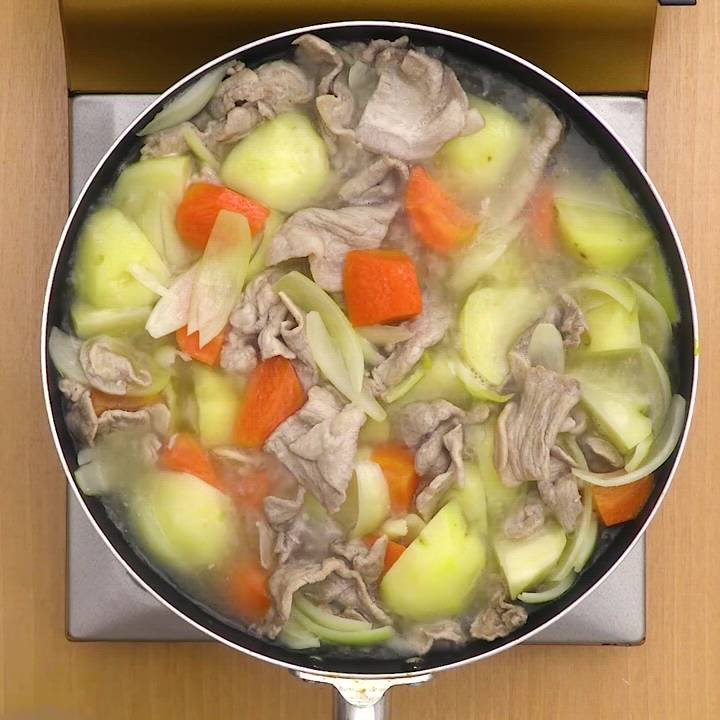 牛でも豚でも！ 簡単具材の肉じゃがのレシピ動画・作り方 | デリッシュ
