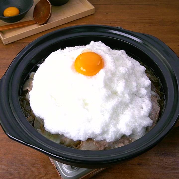 メレンゲでふわふわ♪ 豚すき焼きドーム鍋のレシピ動画・作り方 | デ